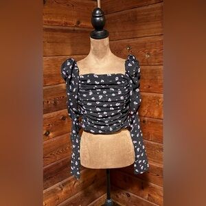 DIVIDED BY H&M CROP TOP. RUFFLED LONG SLEEVES.